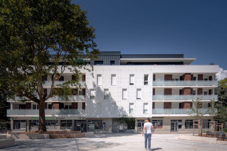 L'Ambiance accueille la pharmacie et un magasin bio au rez de chaussée
