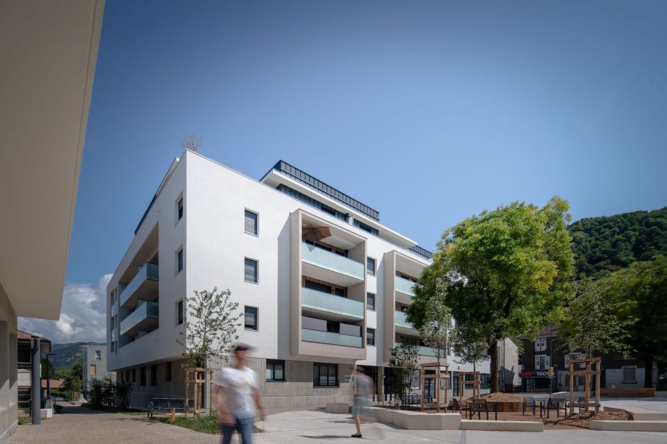 L'Essentiel depuis la place du village